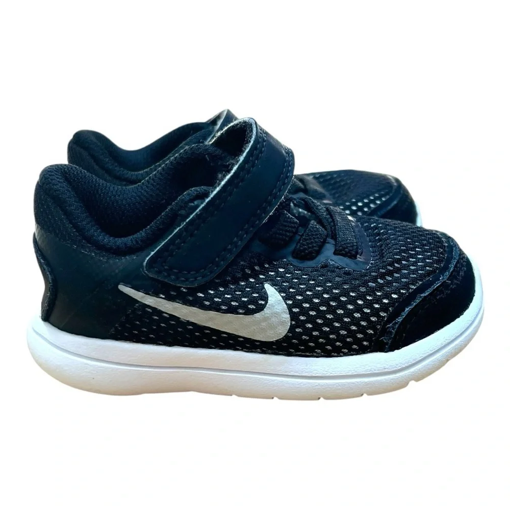 Nike Kids Black Mesh Sneakers with White Sole - Size